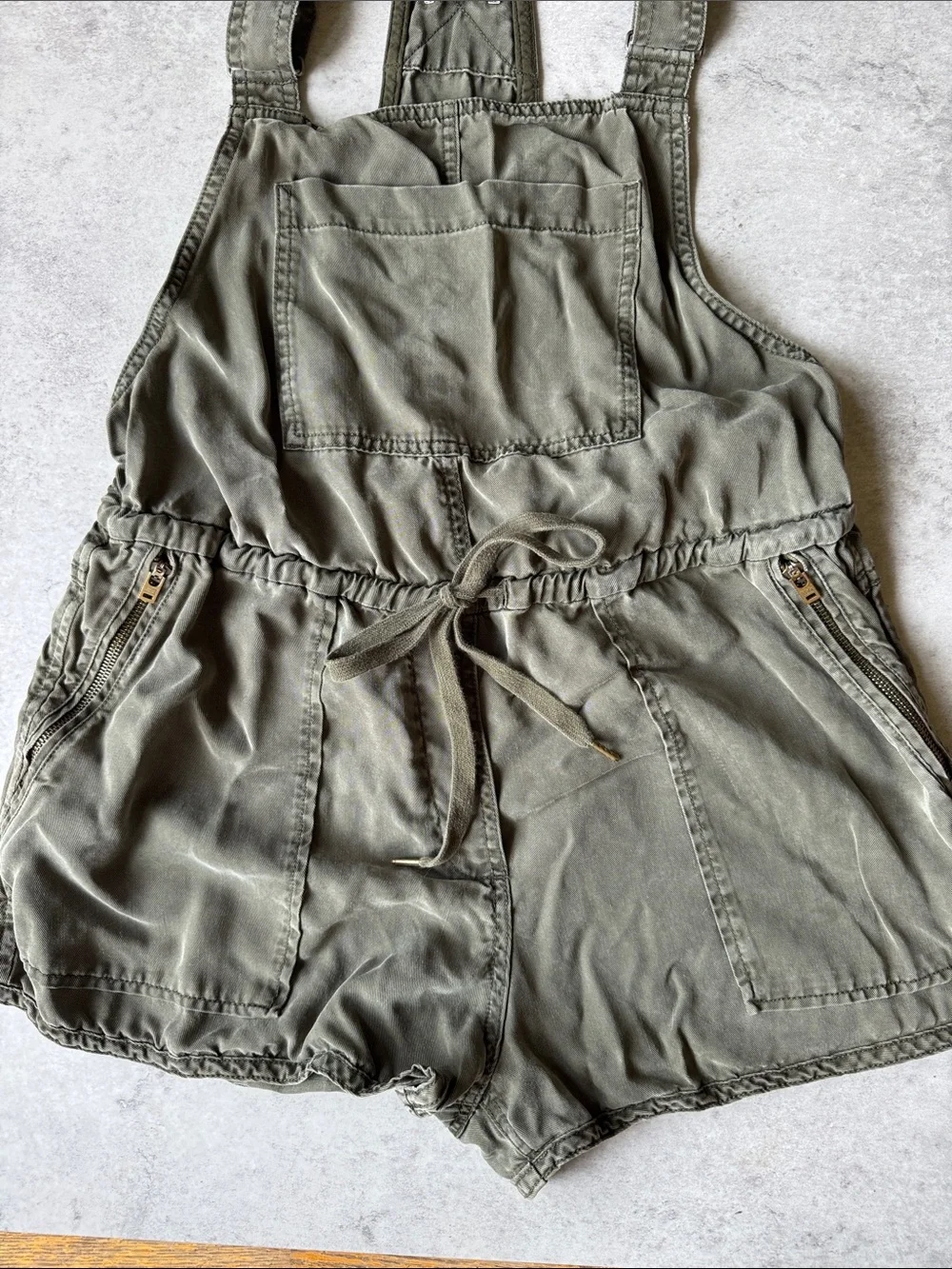 Wilfred Free Aritzia Olive Utility Shortalls Romper Size M - Picture 4 of 8